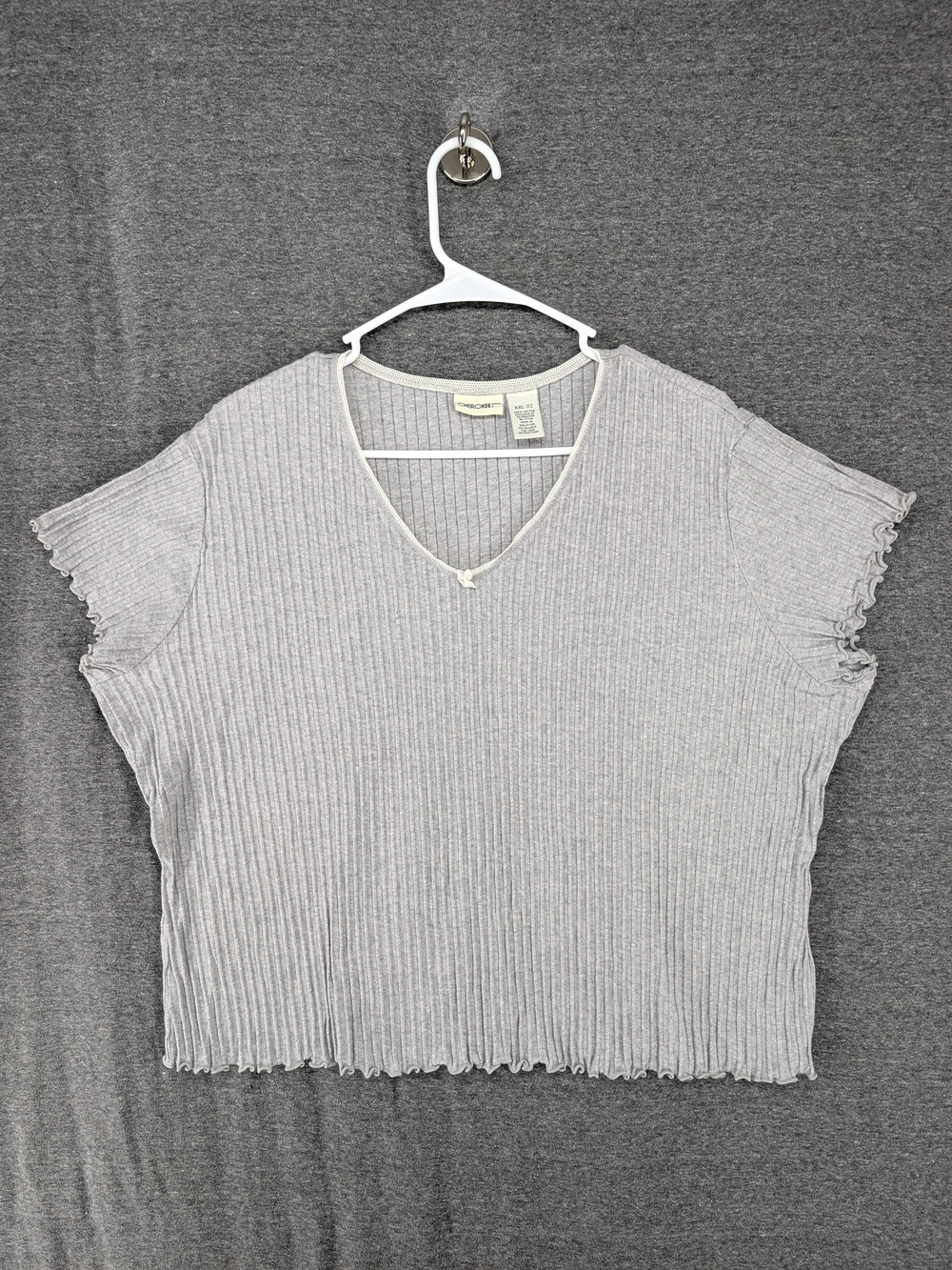 Vintage Cherokee Ribbed V-Neck Short Sleeve Top in Light Gray